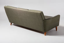 Load image into Gallery viewer, Luxe vintage sofa van Dux