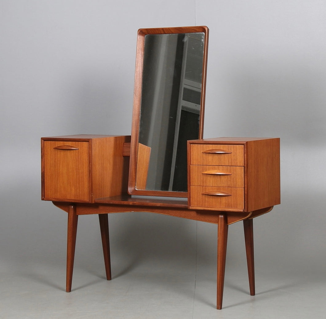 Kaptafel model 315 van Svante Skog