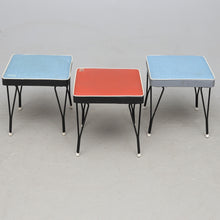 Load image into Gallery viewer, A set of 3 pallets, string model, 1950's.