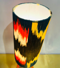 Load image into Gallery viewer, Handgemaakte schemerlamp ( Ikat 1 )