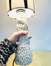 Load image into Gallery viewer, Handgemaakte schemerlamp ( zwart wit)