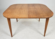 Load image into Gallery viewer, Vintage eettafel Zweden 1960