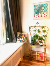 Load image into Gallery viewer, Rotan planten/kranten tafeltje (#303)