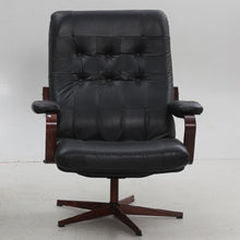 Load image into Gallery viewer, Set van twee vintage zwart lederen draaistoelen, Zweden 1970 (#22566)