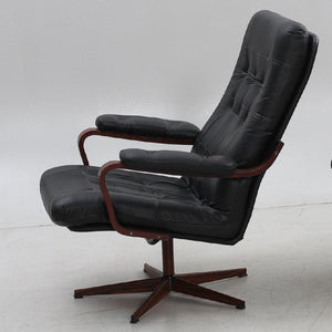 Set van twee vintage zwart lederen draaistoelen, Zweden 1970 (#22566)