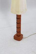Load image into Gallery viewer, Vintage teak  vloerlamp met grote kap, Zweden 1950 (#417)