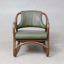 Load image into Gallery viewer, Set van drie Rotan fauteuils met groen lederen bekleding jaren 60. Zweeds ontwerp (#415)