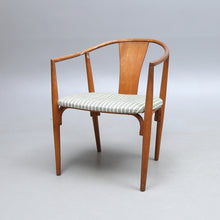 Load image into Gallery viewer, Unieke handgemaakte houten armstoel, Zweden 1960