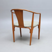 Load image into Gallery viewer, Unieke handgemaakte houten armstoel, Zweden 1960