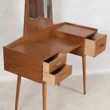 Load image into Gallery viewer, Vintage teak kaptafel jaren 60 Zweden (291)