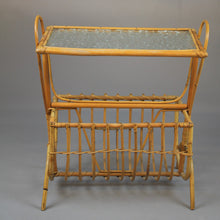 Load image into Gallery viewer, Rotan kranten tafeltje en krantenbak, Zweden 1960 (#353)