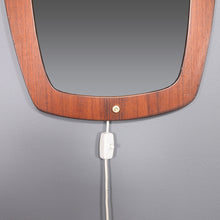 Load image into Gallery viewer, Vintage teakhouten spiegel met verlichting. Zweden 1950/60 (396)