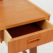 Load image into Gallery viewer, Vintage teak make-up tafel met spiegel en stoel ,Zweden 1950 (#22523)
