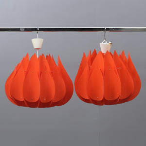 Set van twee Twee oranje hanglampen (#92).